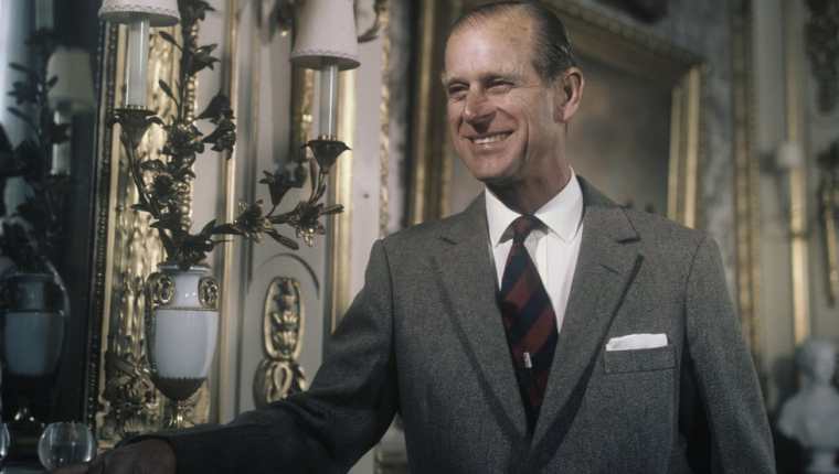 El duque de Edimburgo nació en la isla de Corfu, en Grecia, el 10 de junio de 1921. Su árbol genealógico incluye miembros de las familias reales de Dinamarca, Alemania, Rusia y Gran Bretaña.