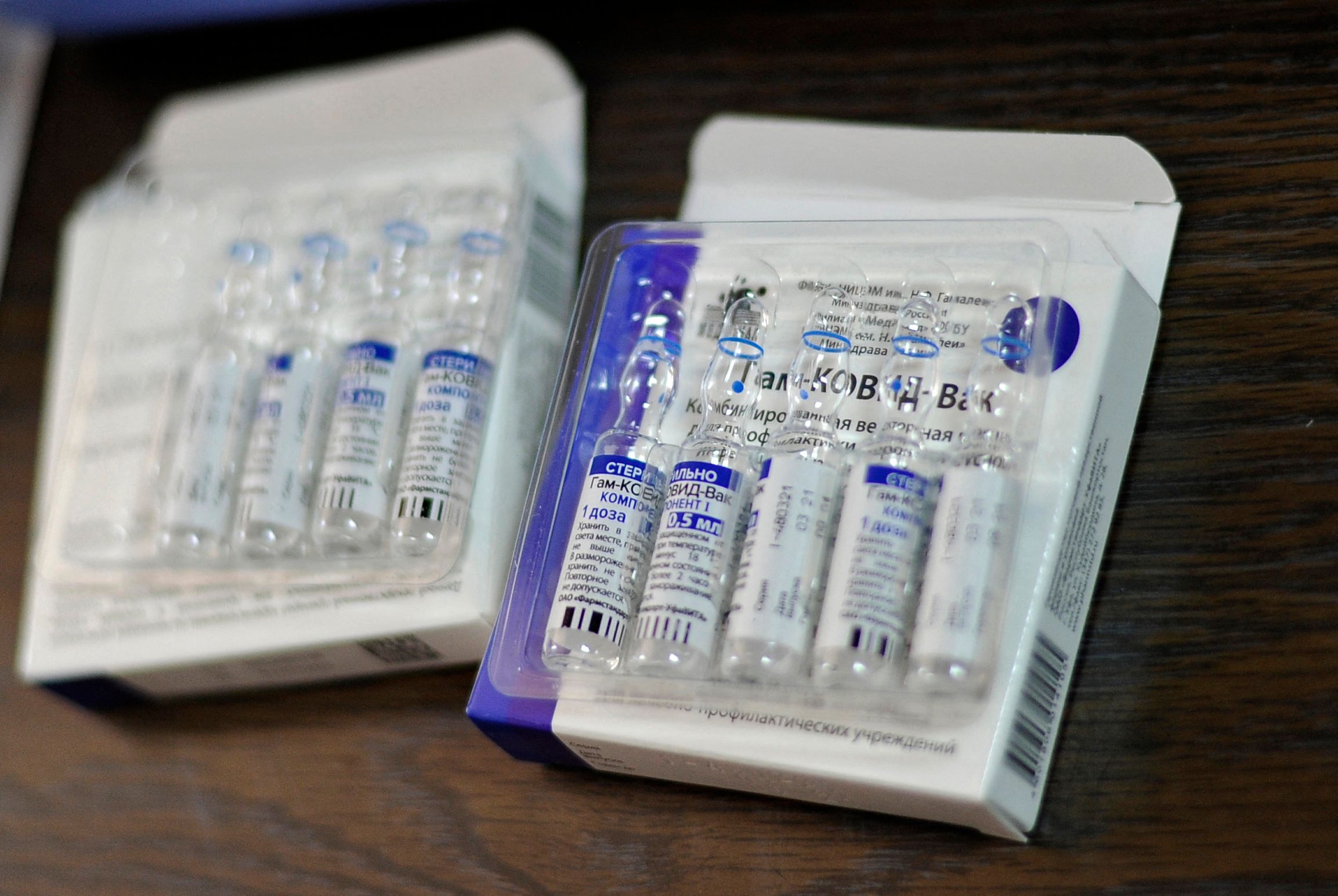 Viales de la vacuna rusa Sputnik V, de las que se espera que Guatemala reciba el primer envío el próximo fin de semana. (Foto: AFP)