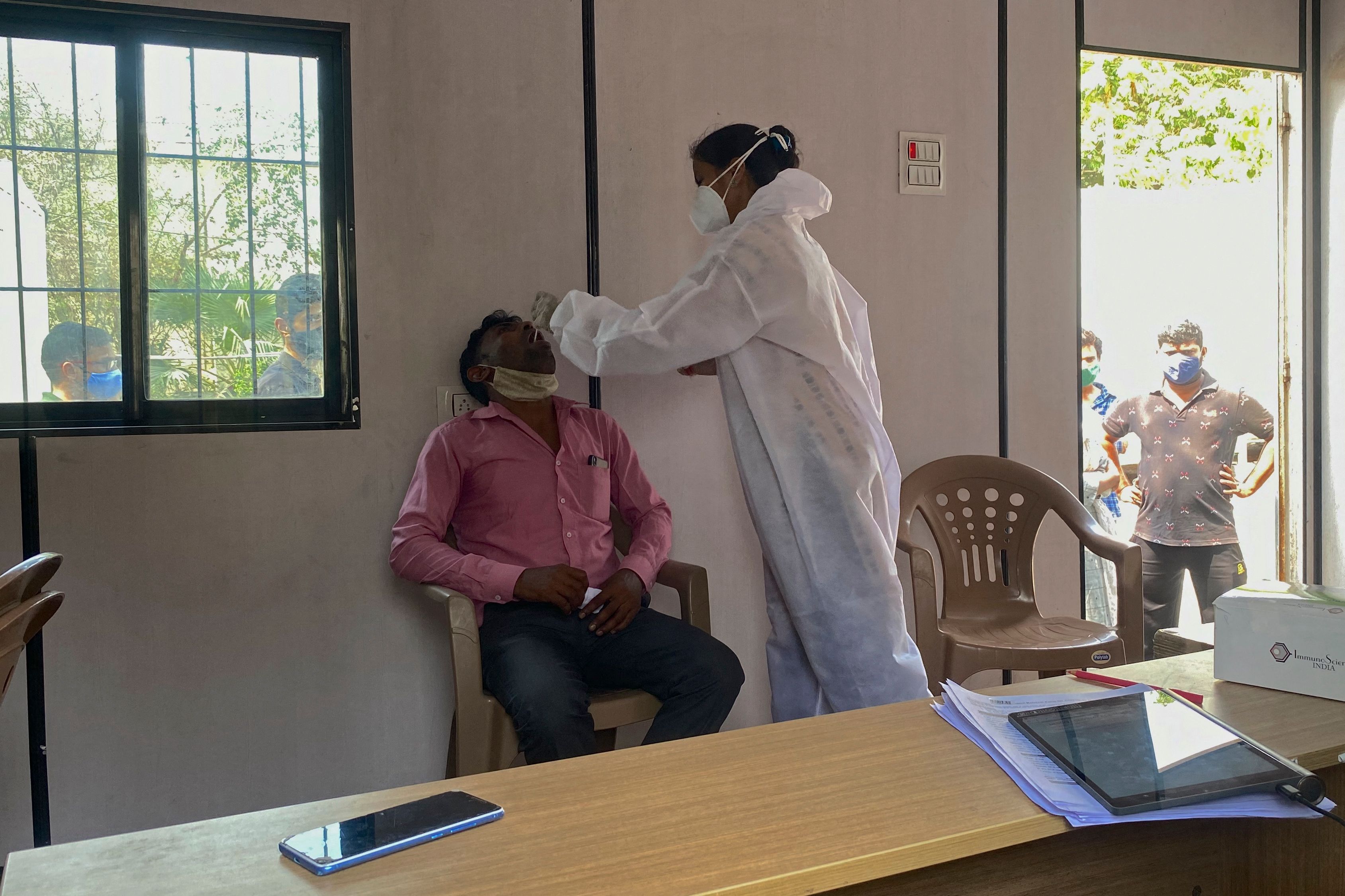 La India se ha convertido en el epicentro de la pandemia del coronavirus. (Foto Prensa Libre: AFP)