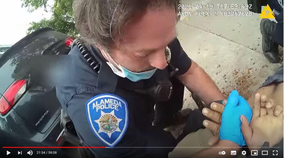 “¿Tiene pulso?”: publican video de un hispano que murió a manos de la policía en California