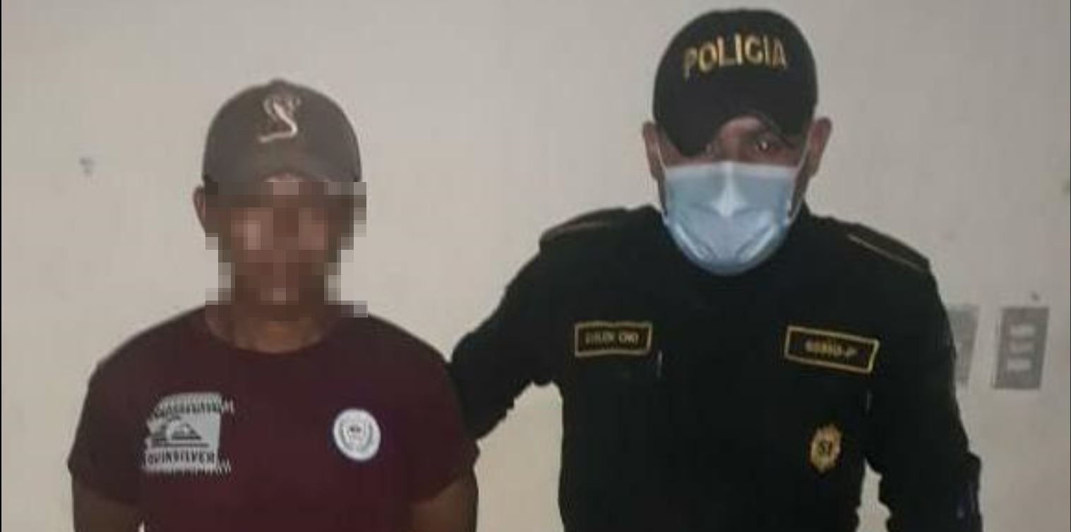 
Crisantos Tiul Choc fue capturado en Ixcán, Quiché, por ser el presunto responsable de haber dado muerte a un recién nacido, producto de la violación de su hija de 15 años. (Foto Prensa Libre: PNC).
