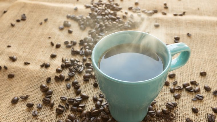 Beber más de dos tazas de café al día reduce el 44 % la mortalidad por todas las causas, según estudio