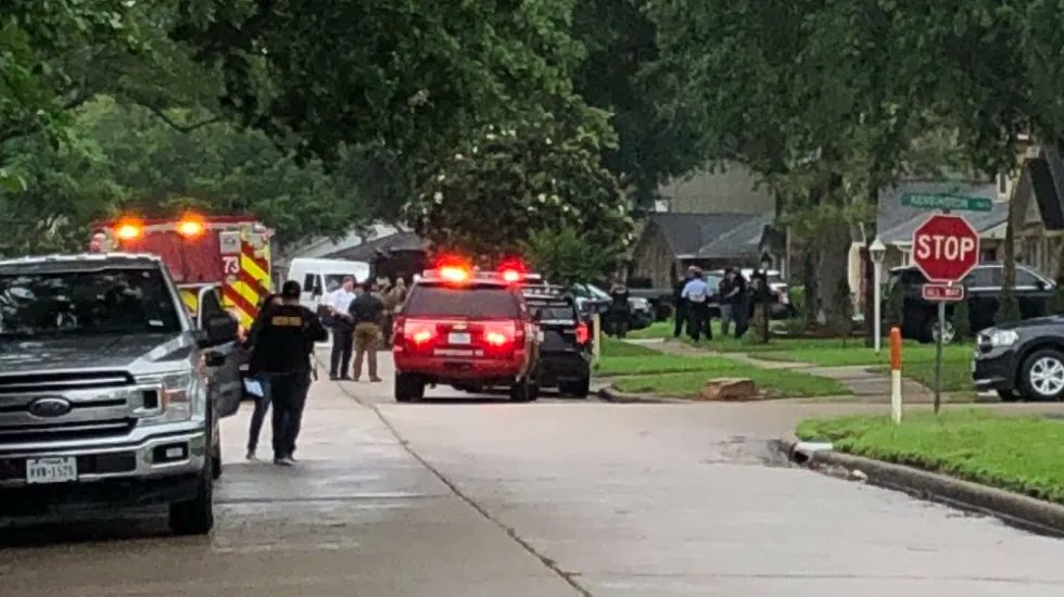 La Policía ignora quién llevó a los migrantes a esa vivienda. (Foto: Twitter/@CentralQNoticia)