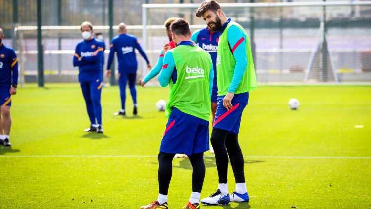 Los jugadores del Barcelona, previo a enfrentar al Valladolid. (Foto Prensa Libre: Twitter FC Barcelona)