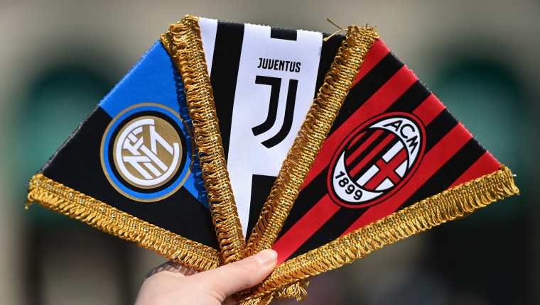 Banderines de los clubes italianos que formarían parte de la Superliga europea. Foto: AFP