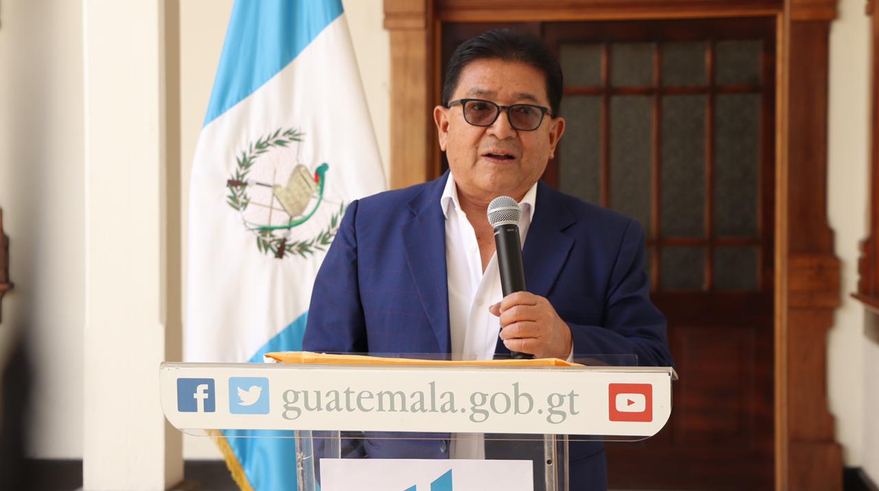 Guillermo Díaz, director de Migración, dijo que el presidente Alejandro Giammattei solicitó su destitución. (Foto Prensa Libre: Tomada de Vicepresidencia)