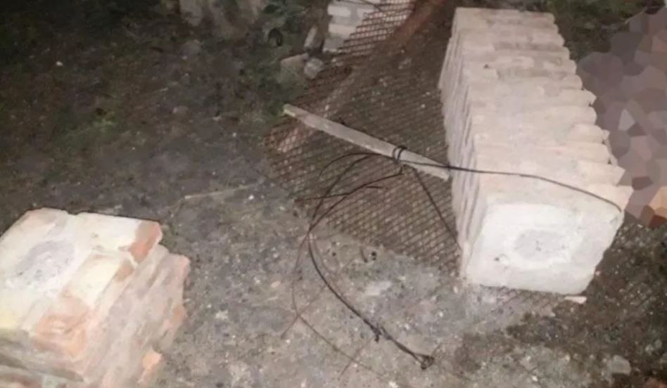 Columna que mató a una mujer en Argentina durante discusión familiar. (Foto Prensa Libre: Tomada de Crónica.com)