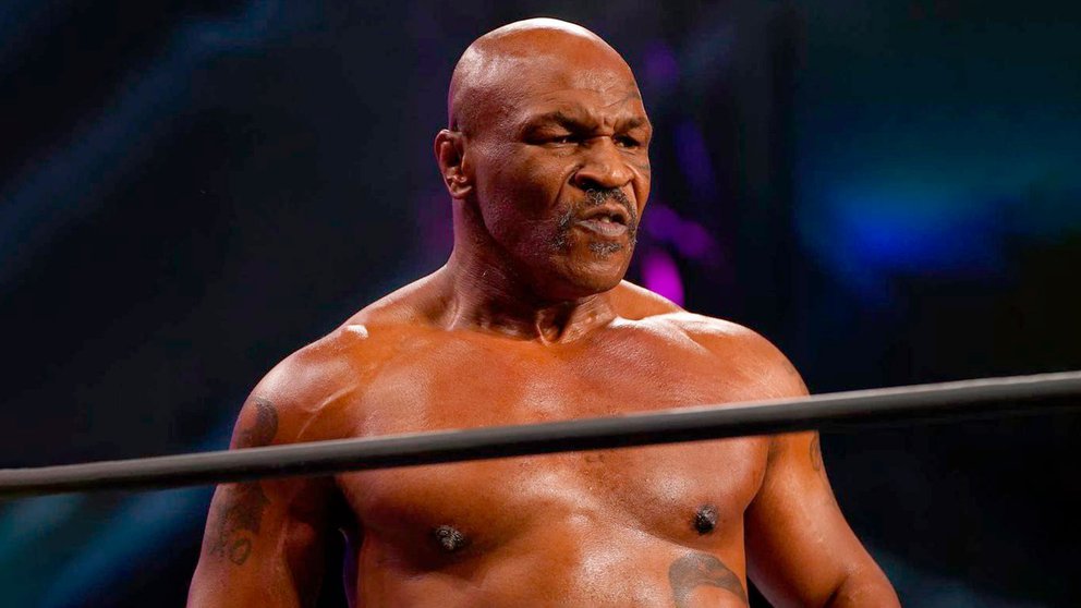 Mike Tyson hizo su tercera aparición en el Dynamite de la firma All Elite Wrestling de lucha libre (Foto tomada de@aewontnt)