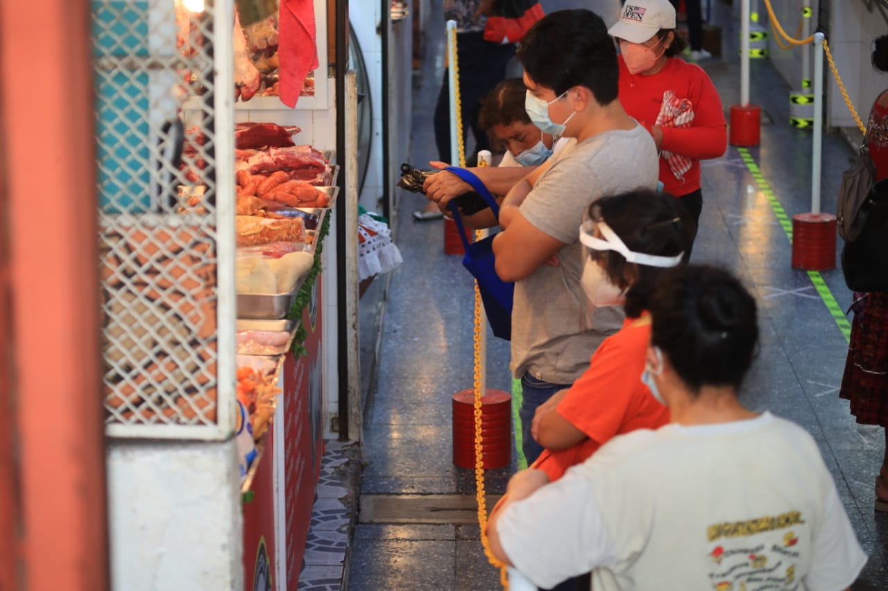 En el primer semestre del año el INE confirmó que se observó una variación de precios en la economía. (Foto Prensa Libre: Hemeroteca) 