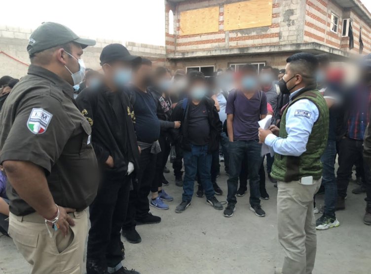 Las personas rescatadas fueron halladas de una casa de seguridad, utilizada por traficantes de migrantes para esconderlos en su travesía hacia EE. UU. (Foto Prensa Libre: INM)
