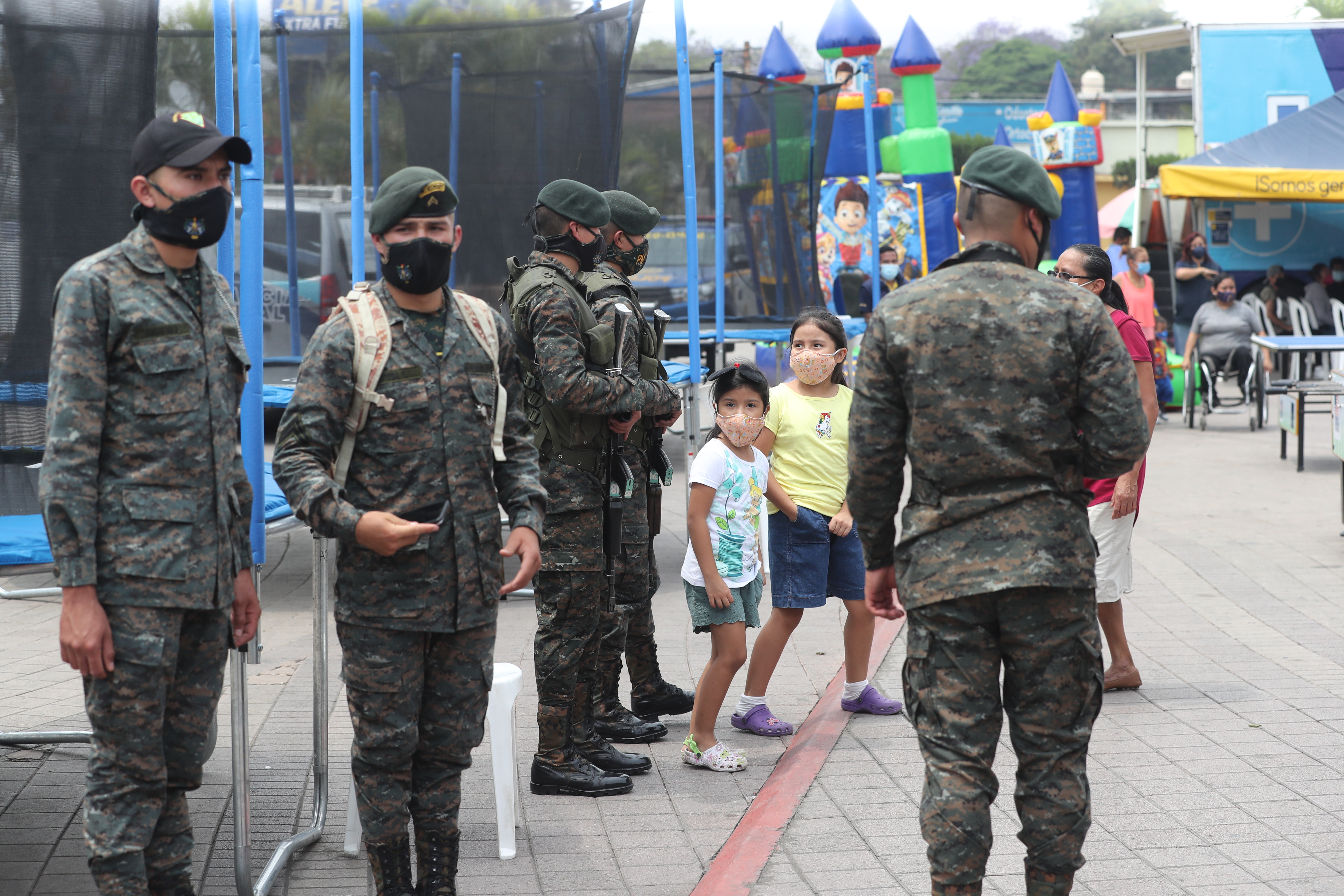 El Ejército de Guatemala busca adquirir vehículos y chalecos para la institución, por Q23 millones 500 mil. (Foto Prensa Libre: HemerotecaPL)