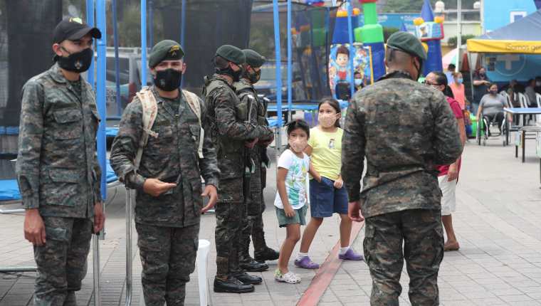 El Ejército de Guatemala busca adquirir vehículos y chalecos para la institución, por Q23 millones 500 mil. (Foto Prensa Libre: HemerotecaPL)