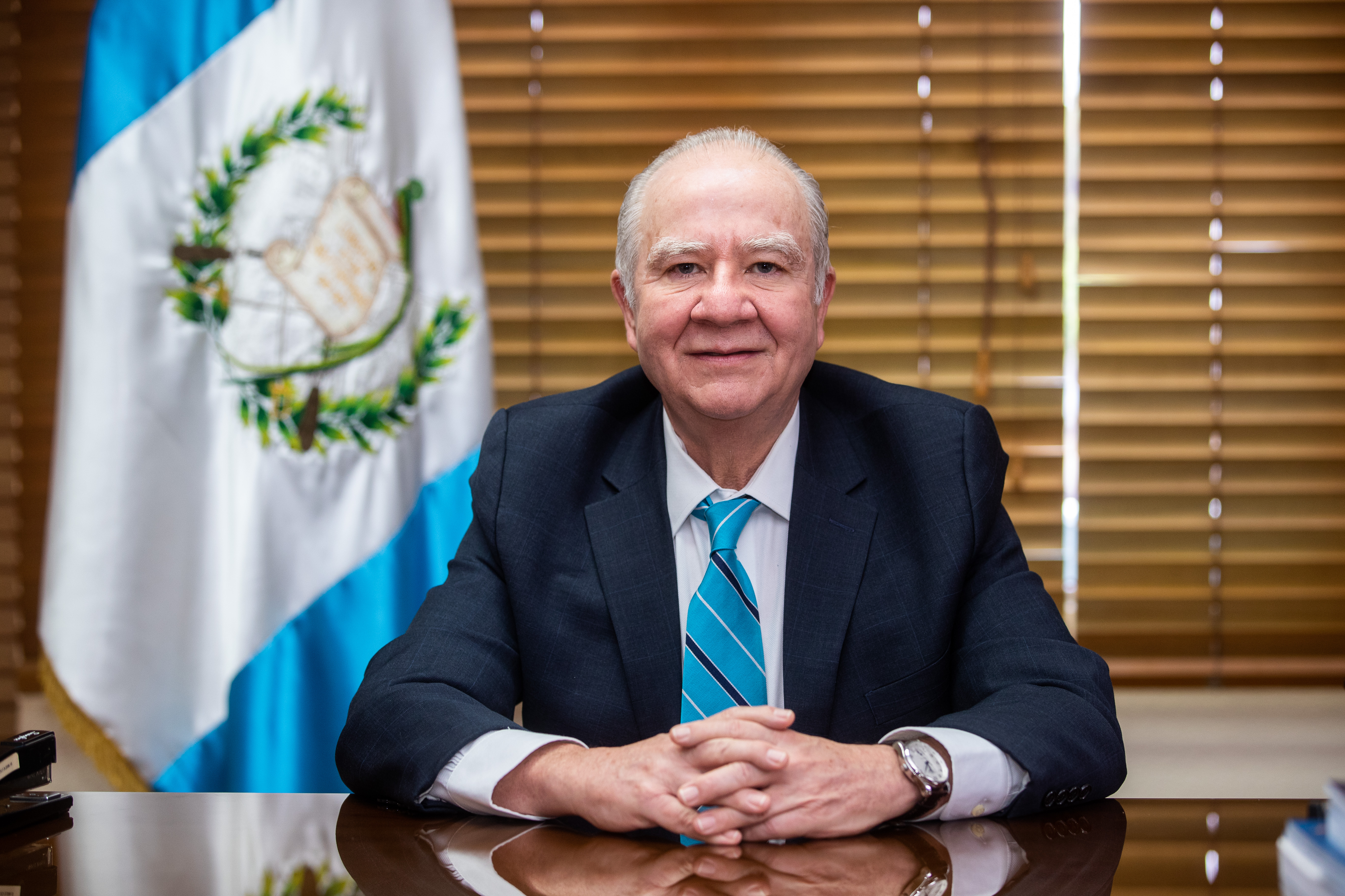 ENTREVISTAS MAGISTRADOS CC. Se realizan una serie de entrevistas a la Octava Magistratura de la Corte de Constitucionalidad, en especial, con los magistrados titulares. ÀQu esperan de la su perodo? Y Àqu mejoraran de la ltima magistratura? Fueron algunas de las preguntas que se les realizan. En la imagen, magistrados titular por parte del Organismo Judicial, Roberto Molina Barreto. Juan Diego Gonzlez. 050421