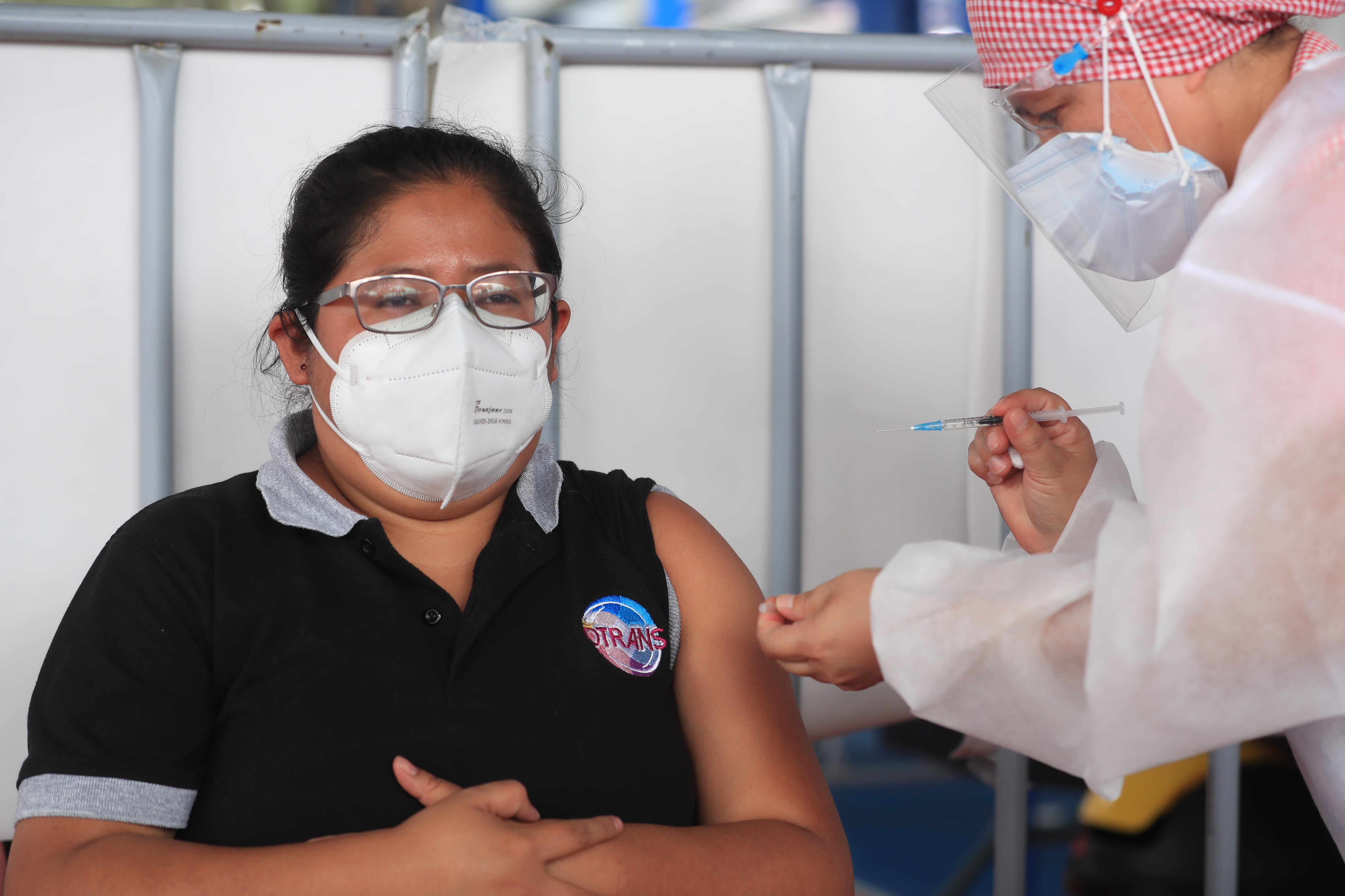 Las cámaras de Comercio Americana de Centroamérica realizaron petición al presidente Joe Biden de lotes de vacunas para la región. (Foto Prensa Libre: Hemeroteca) 