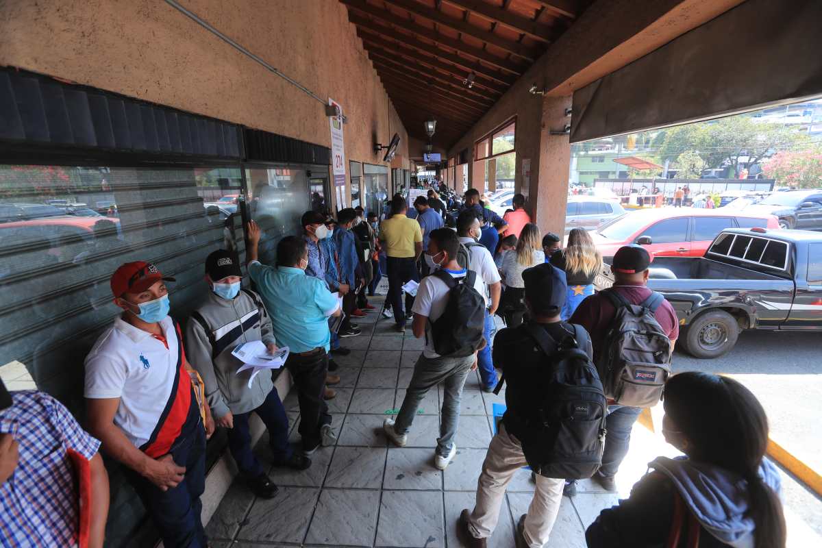 La odisea de tramitar un pasaporte en Guatemala, donde para obtenerlo se debe esperar hasta cuatro meses