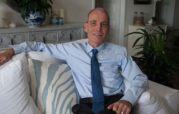 Simon Charles Dorante-Day afirma ser el hijo secreto del príncipe Carlos y Camilla Parker Bowles. (Foto Prensa Libre: Facebook).