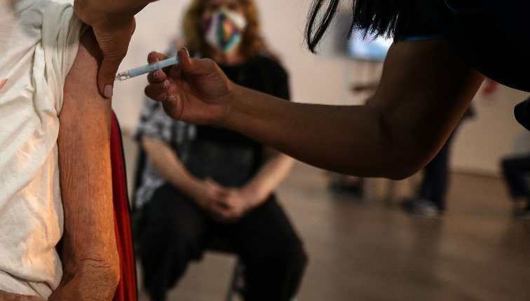 Guatemala avanza en la vacunación contra el covid-19. (Foto Prensa Libre: EFE)

