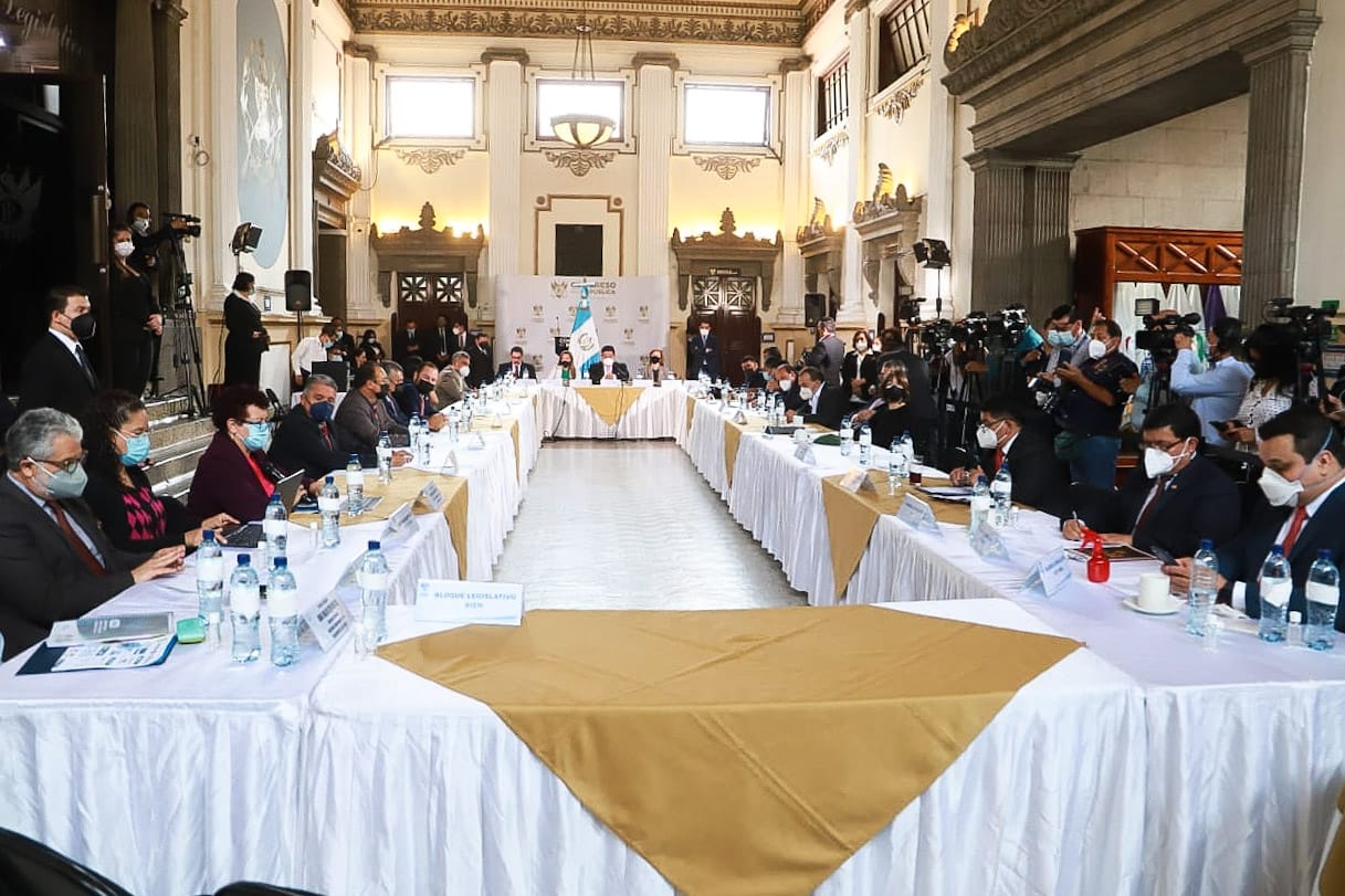 Los bloques legislativos criticaron la pasividad con la que el Ministerio de Salud está trabajando en la etapa de vacunación. Fotografía: Congreso. 