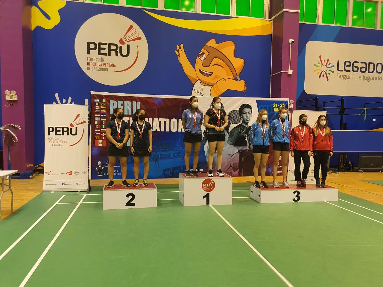 Diana Corleto Soto y Nikté Sotomayor se colgaron el oro dobles femeninos en el Abierto de Perú. (Foto FedeBádminton).