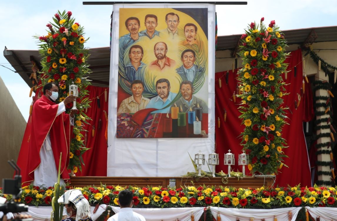 La ceremonia de beatificación de los 10 mártires se llevó a cabo en Santa Cruz del Quiché. (Foto Prensa Libre: María Renée Barrientos)