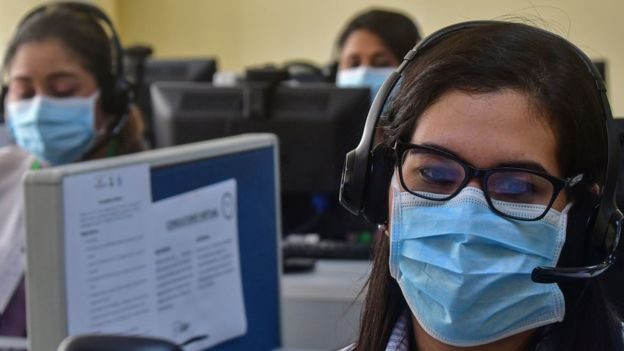 Mejorar la capacidad de 18 mil personal al año para hablar inglés puede ayudar a generar más empleo en call centers y BPO. (Foto, Prensa Libre: Hemeroteca PL).