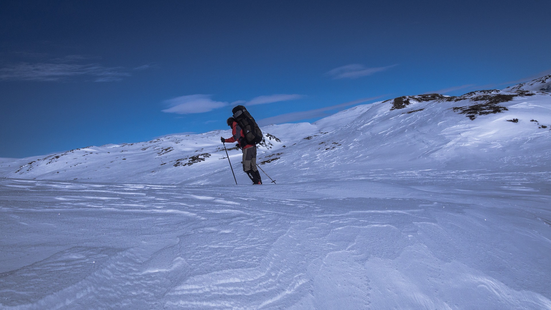Sorprendido por el mal tiempo, el esquiador, de unos 50 años, se halló en dificultades en recorridos. (Foto Prensa Libre: Pixabay)