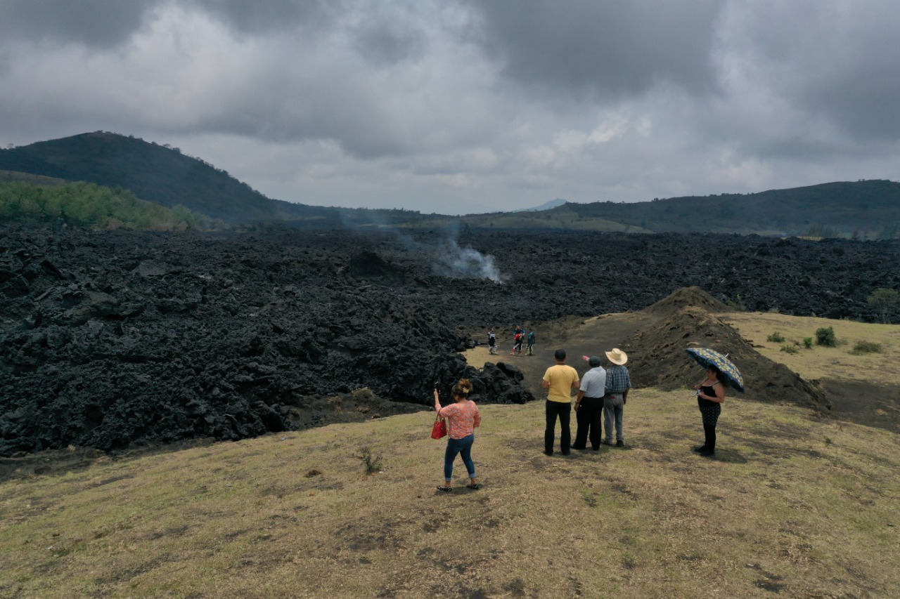 Un río de lava se mantiene activo y es la principal amenaza para dos comunidades. (Foto: Carlos Hernández)