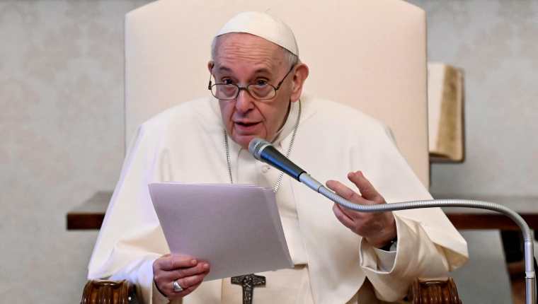 El papa Francisco acaba con el aforamiento de los cardenales y obispos en el Vaticano. (Foto Prensa Libre: AFP)