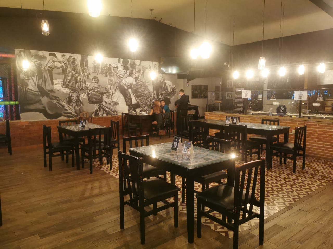 La Gremial de Restaurantes de la Cámara de Comercio reportó una disminución de comensales durante el fin de semana por las medidas decretadas el pasado viernes. (Foto Prensa Libre: Cortesía) 