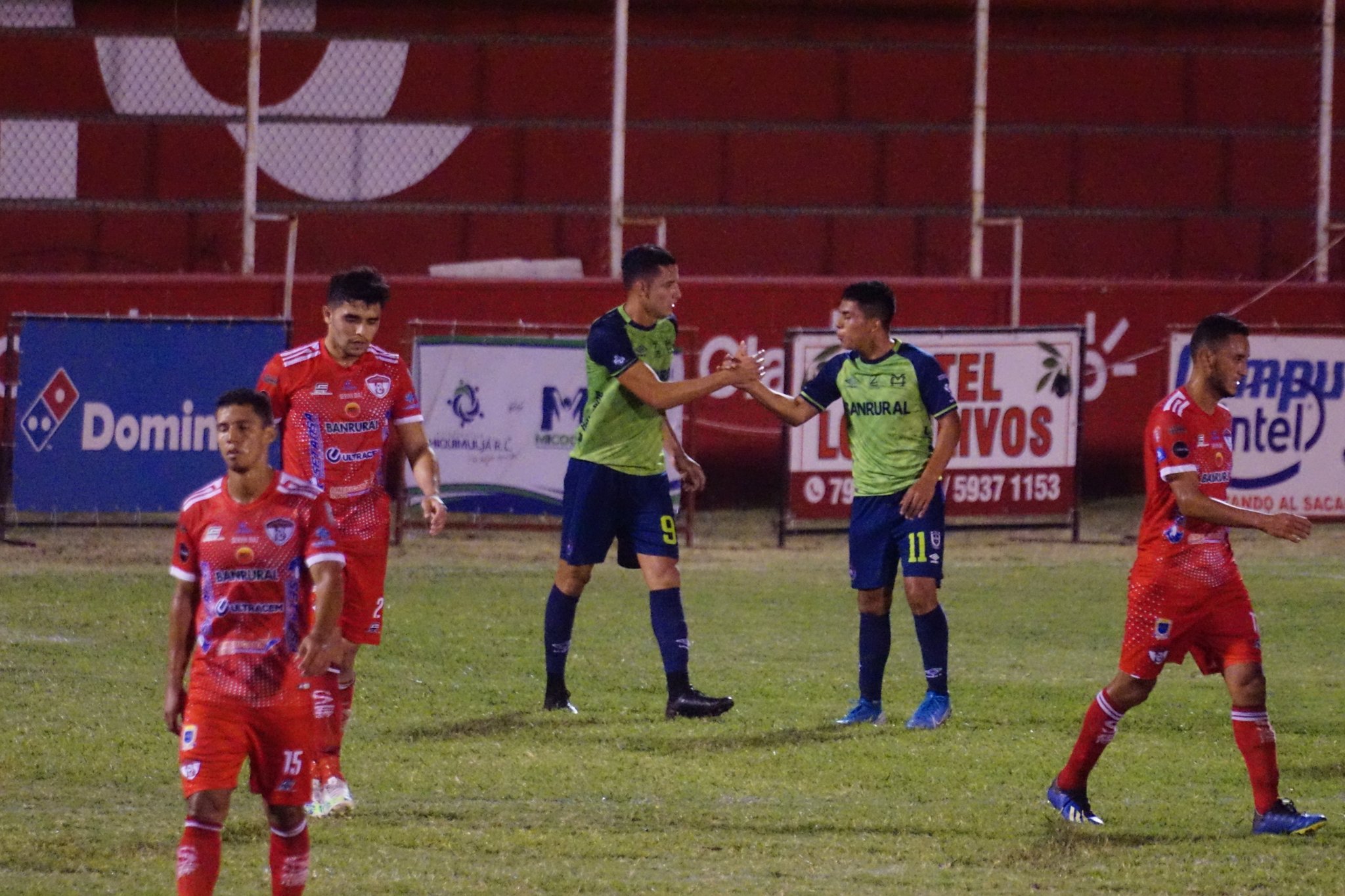 José Carlos Martínez festeja uno de los goles de Municipal frente a Sacachispas. (Foto AndresNadf)