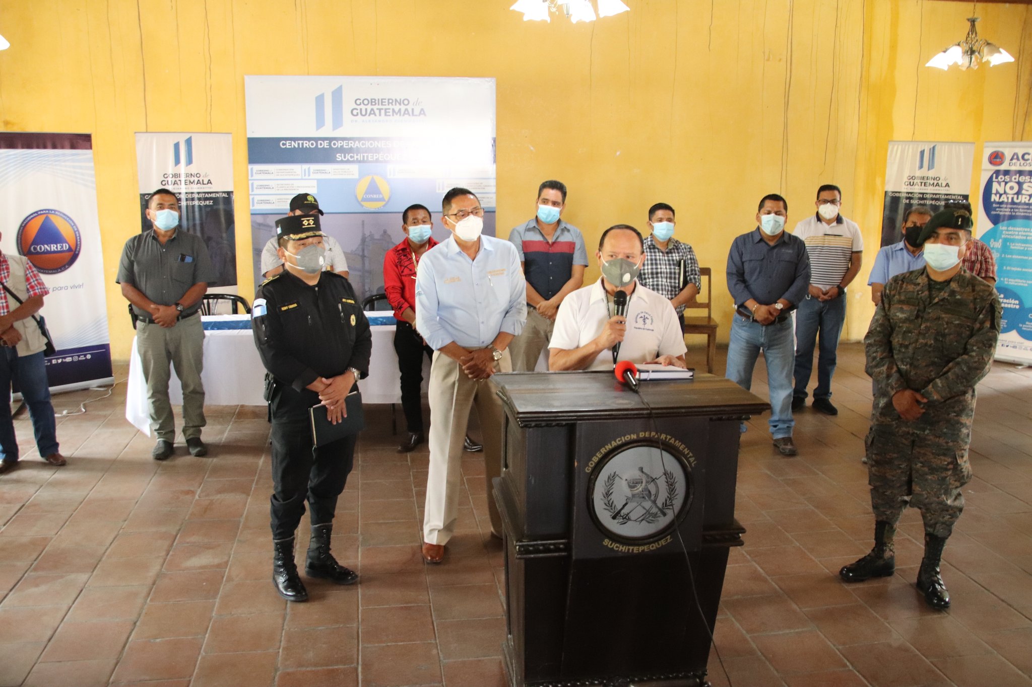 Autoridades de Suchitepéquez anuncian las restricciones para ese departamento. (Foto: Marvin Tunchez)
