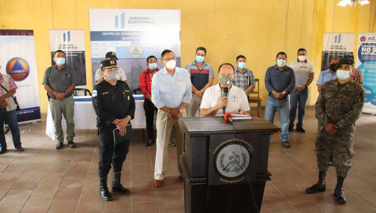 Autoridades de Suchitepéquez anuncian las restricciones para ese departamento. (Foto: Marvin Tunchez)
