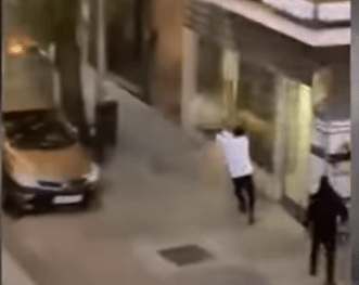 El presunto agresor habría abandonado el arma de fuego tras el ataque. Fotografía. El País. 