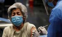 El Cacif presentará un plan de vacunación masivo al Gobierno de Guatemala. (Foto Prensa Libre: EFE)