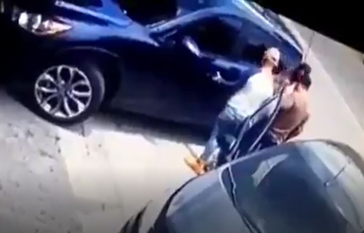 Captura de video del robo de vehículo en San Cristóbal, Mixco.