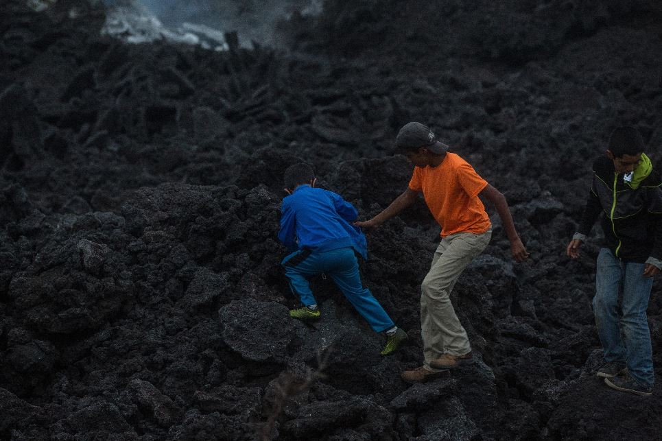 Conred informó que ya se puede abrir el Parque Nacional Volcán de Pacaya siempre siguiendo las recomendaciones indicadas. (Foto Prensa Libre: EFE)
