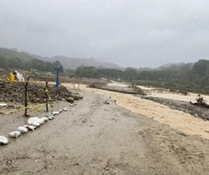 Cauce del Río Santiago, en Gualán, Zacapa, se ha desbordado por lluvias registradas en las últimas horas. (Foto Prensa Libre: Conred)