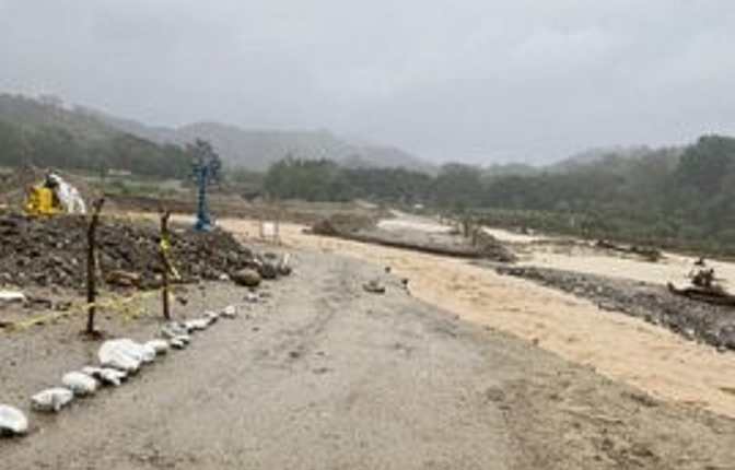 Cauce del Río Santiago, en Gualán, Zacapa, se ha desbordado por lluvias registradas en las últimas horas. (Foto Prensa Libre: Conred)