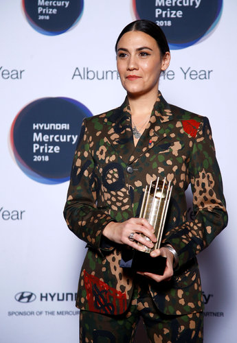 Nadine Shah dice que gana “apenas unas cuantas libras” de los streams. (Henry Nicholls/Reuters) 