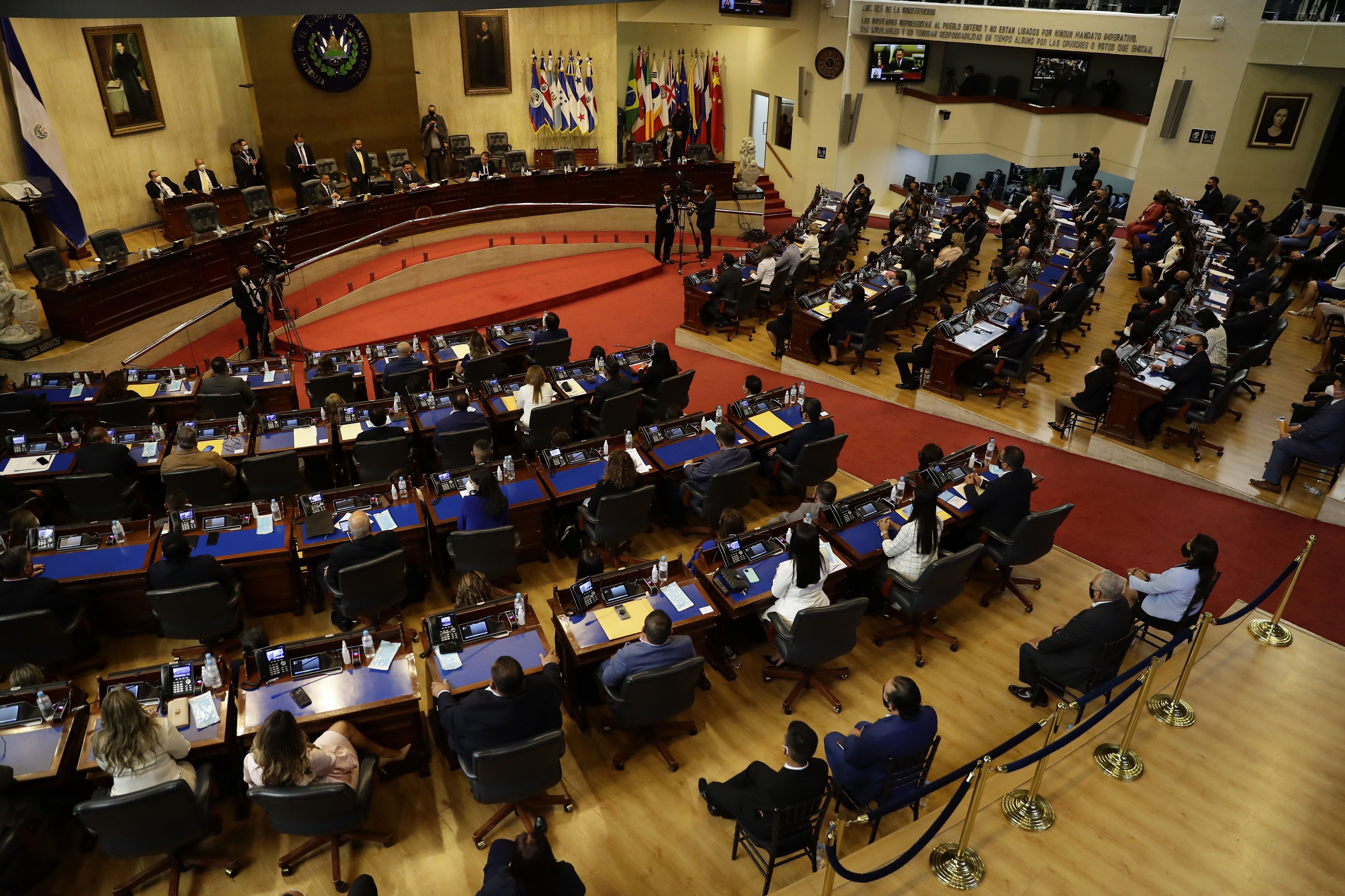 El Congreso de El Salvador es dirigido por una mayoría oficialista. (Fotografía Prensa Libre: EFE)