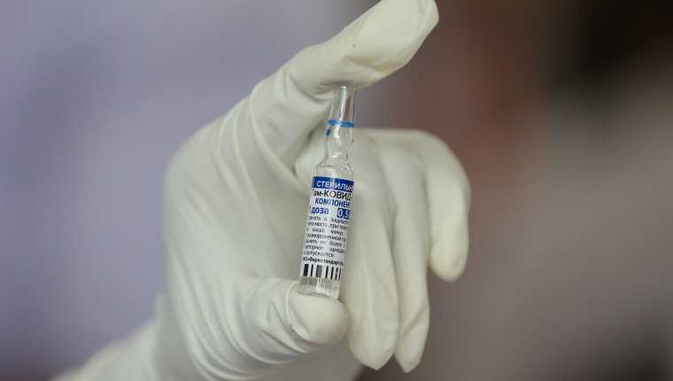 Sputnik V es una de las vacunas más utilizadas en el mundo para combatir el coronavirus. (Foto Prensa Libre: EFE)