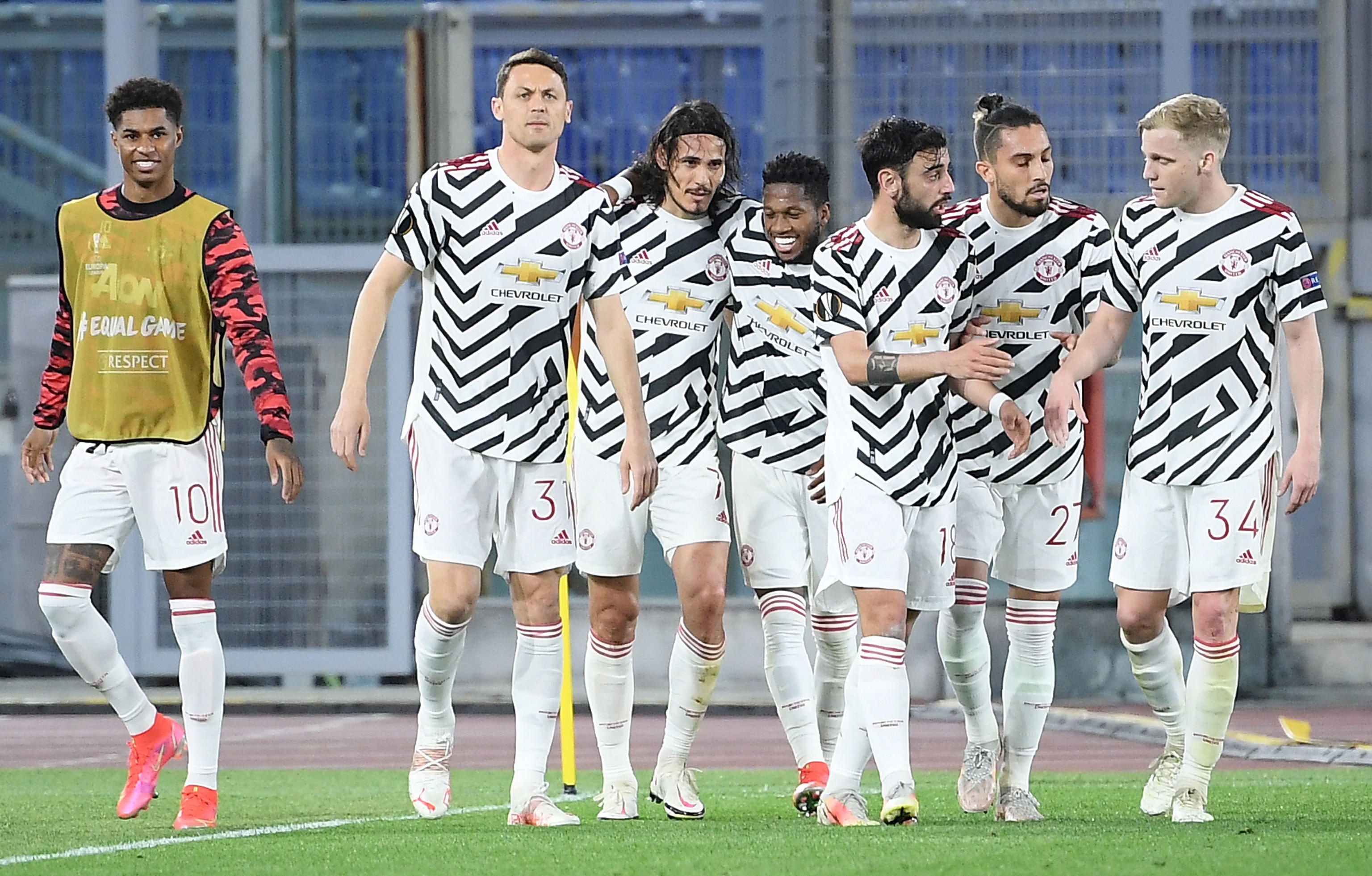 Los jugadores del Manchester United, en el juego contra la Roma. (Foto Prensa Libre: EFE)