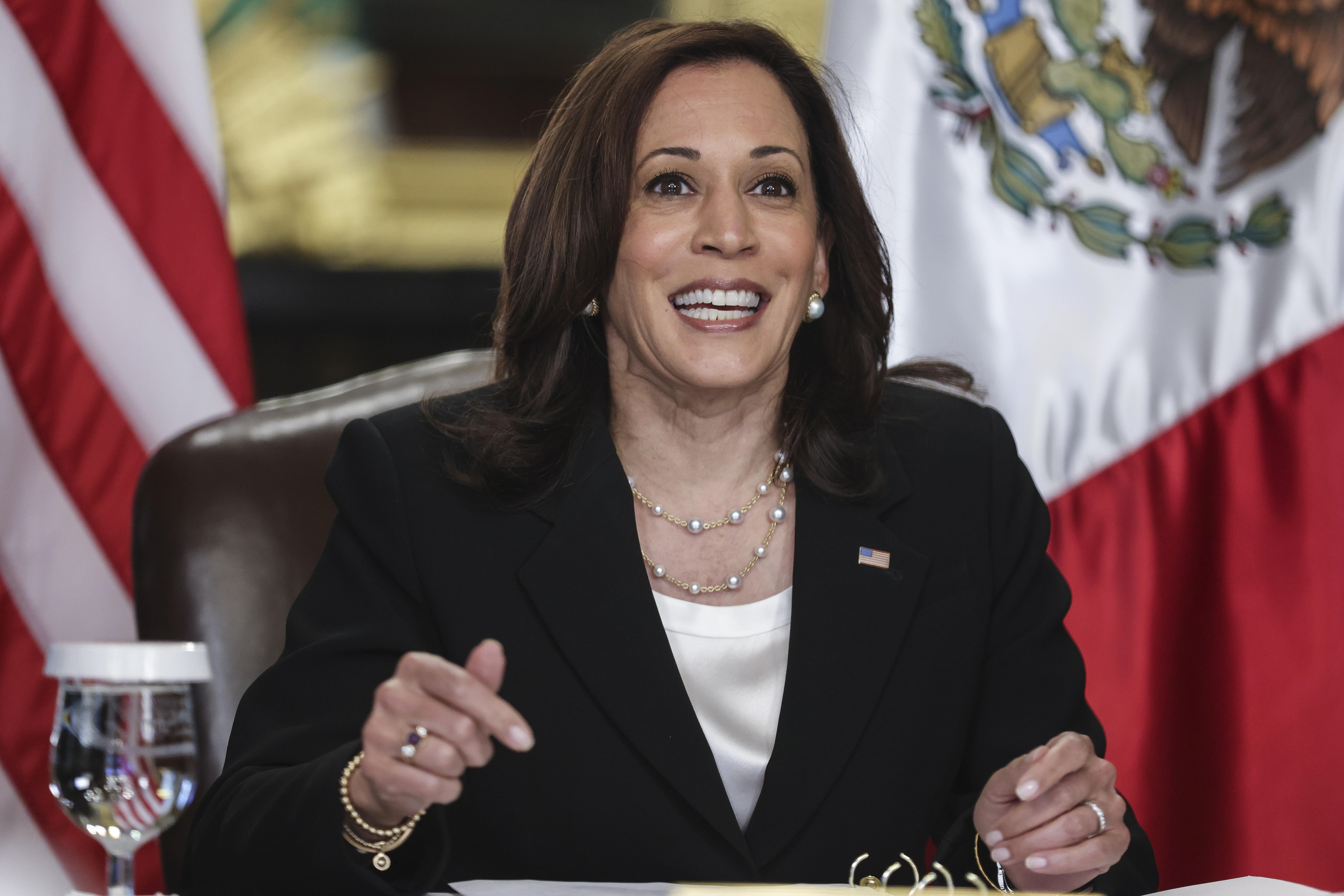 Washington (Usa), 07/05/2021.- US Vice President Kamala Harris speaks during a virtual bilateral meeting with Mexican President Andres Manuel Lopez Obrador, in the Vice President's Ceremonial Office in the Eisenhower Executive Office Building on the White House campus in Washington, DC, USA, 07 May 2021. (Estados Unidos) EFE/EPA/OLIVER CONTRERAS / POOL