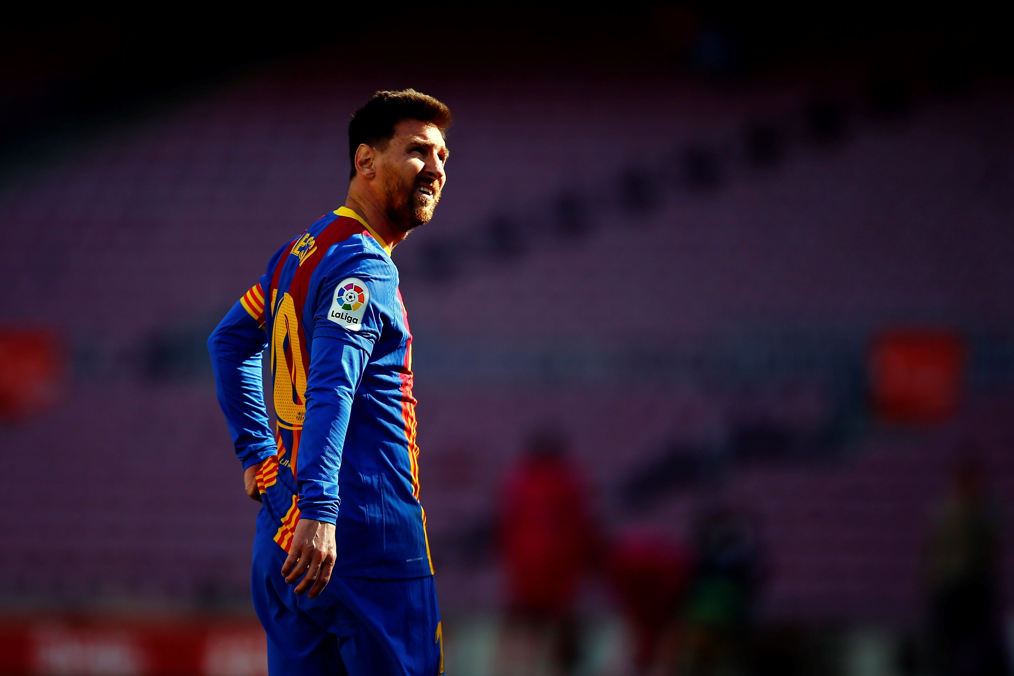 El jugador del FC Barcelona Leo Messi durante un juego ante el Atlético de Madrid. Ahora mantiene en vilo al mundo del futbol debido a su renovación o no con el Barsa. Foto Prensa Libre: EFE.