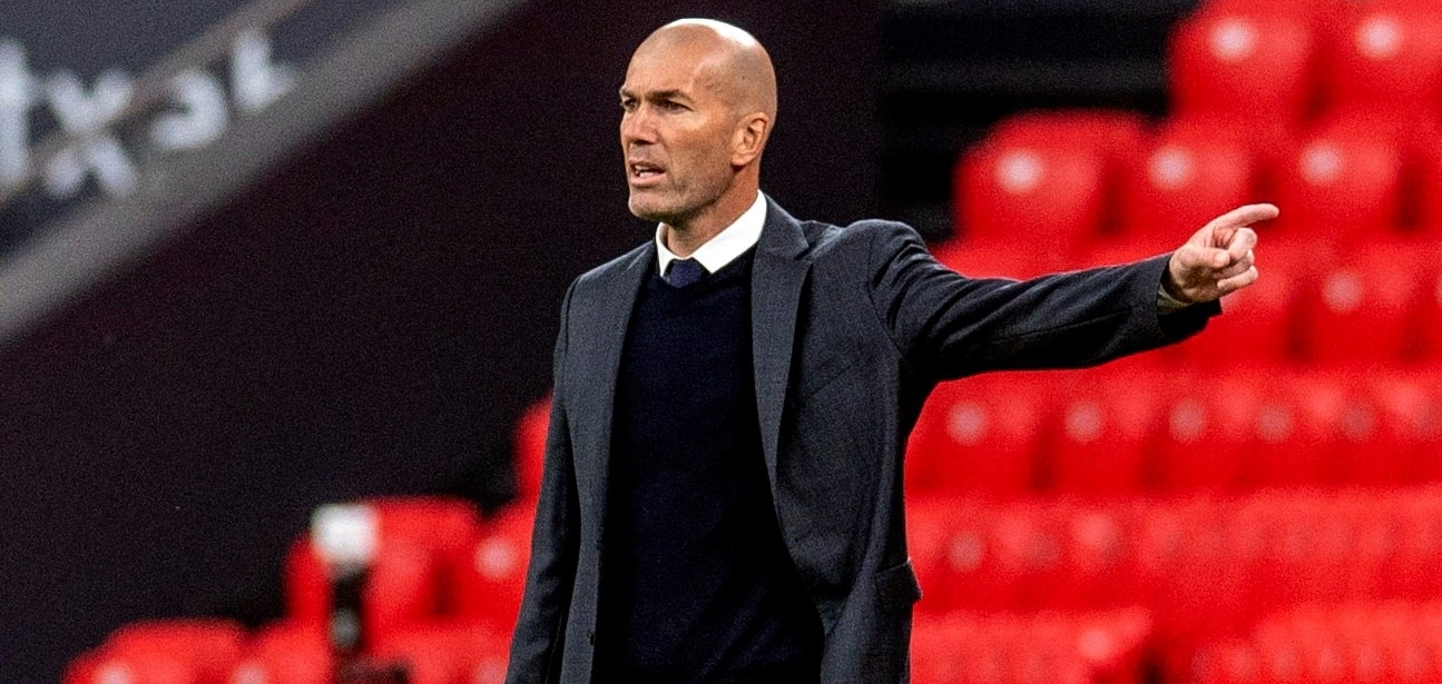 El entrenador del Real Madrid, Zinedine Zidane, durante el partido de la jornada 37 de Liga en Primera División que Athletic Club y Real Madrid disputaron el domingo. (Foto Prensa Libre: EFE)