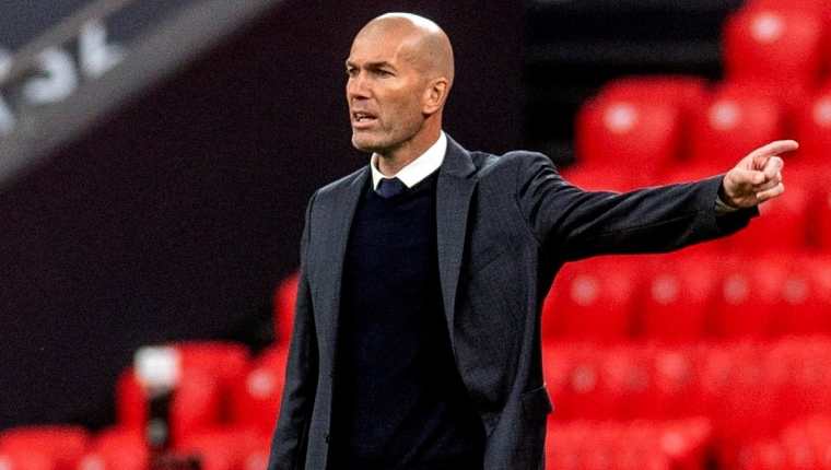 El entrenador del Real Madrid, Zinedine Zidane, durante el partido de la jornada 37 de Liga en Primera División que Athletic Club y Real Madrid disputaron el domingo. (Foto Prensa Libre: EFE)