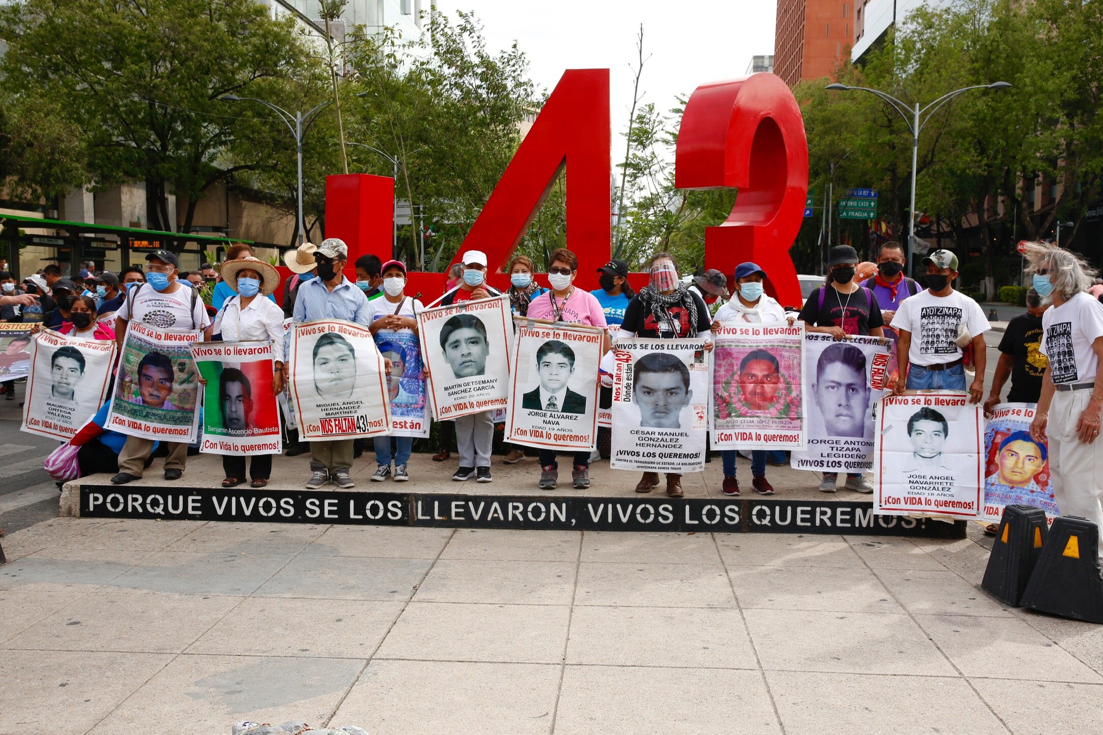 En 2014, la noticia de la desaparición de 43 estudiantes desaparecidos en Ayotzninapa, Guerrero, estremeció a México. (Foto Prensa Libre: Hemeroteca PL)