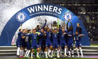 Porto (Portugal), 29/05/2021.- Players of Chelsea celebrate with the trophy after winning the UEFA Champions League final between Manchester City and Chelsea FC in Porto, Portugal, 29 May 2021. (Liga de Campeones) EFE/EPA/Pierre-Philippe Marcou / POOL