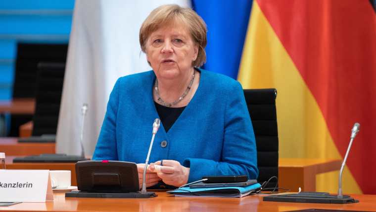 La canciller Angela Merkel en una actividad este 31 de mayo de 2021, es una de las personas que habrían sido espiadas por Estados Unidos, en colaboración con Dinamarca. (Foto Prensa Libre: EFE)