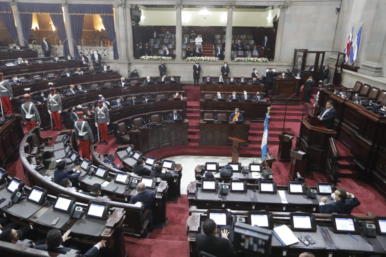 La junta directiva levantó la sesión este lunes por falta de cuórum, pero antes avaló designación de magistrados a la CC por el Cang. (Foto Prensa Libre: Esbin García)